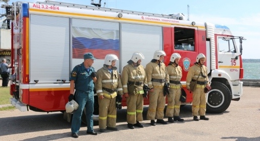 В акватории Керченского морского торгового порта прошли учения по тушению пожара на пассажирском судне (ФОТО)