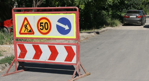 Последствия прошлогоднего некачественного ремонта на крымских дорогах устранят до 1 ноября за счёт подрядчиков