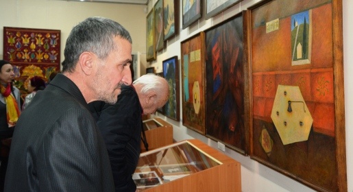 Персональная выставка крымско-татарского художника Мамута Чурлу открылась в Симферополе (ФОТО)