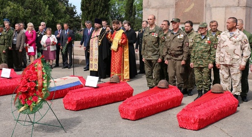 Останки 101 красноармейца перезахоронены в Севастополе в рамках традиционной «Вахты памяти»
