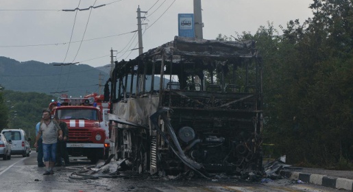 Туристический автобус сгорел на трассе Алушта – Симферополь (ФОТО)