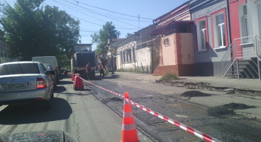 Подрядчики дорожного ремонта в Симферополе проигнорировали запрет главы администрации на работу в дневное время (ФОТО)