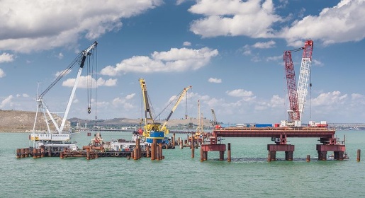 Строители приступили к возведению судоходной части Крымского моста (ФОТО)