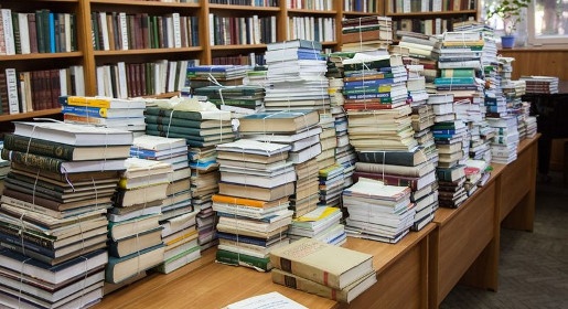 Научная библиотека Санкт-Петербургского госуниверситета передала КФУ более 3 тыс книг (ФОТО)