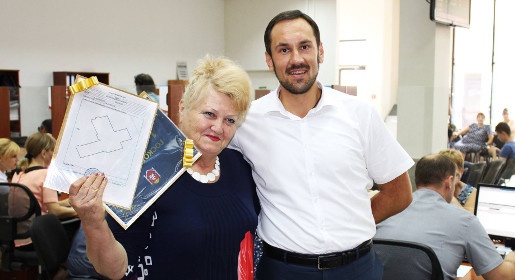 Чистенская школа-гимназия стала обладательницей миллионного кадастрового паспорта, выданного в Крыму