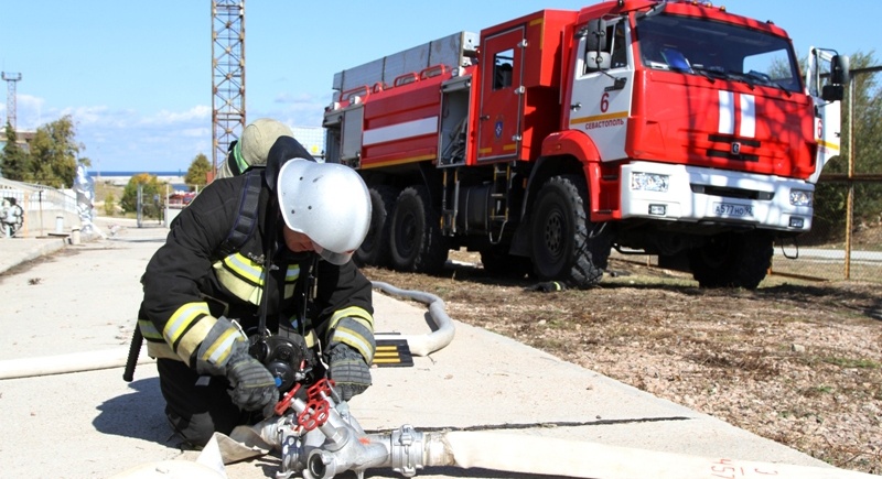 Севастопольские спасатели устранили условные техногенные аварии в рамках всероссийской тренировки по ГО (ФОТО)