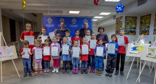 Дети и внуки крымских следователей изобразили мир без коррупции (ФОТО)