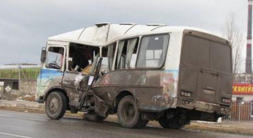 Четыре человека пострадали в столкновении рейсового автобуса и бензовоза на трассе Симферополь – Феодосия (ФОТО)