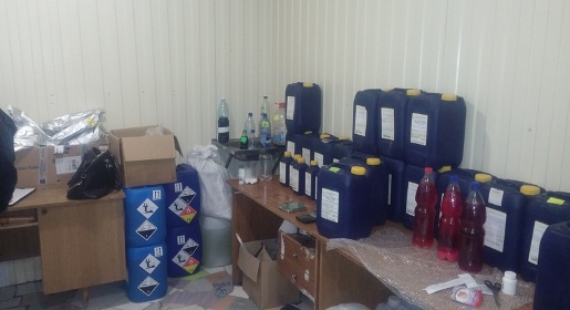 Налоговики обнаружили в Сакском районе подпольный цех по производству пивобезалкогольных напитков (ФОТО)