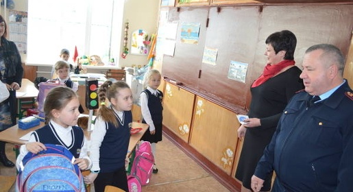 Министр образования и начальник Госавтоинспекции Крыма рассказали школьникам про «Шагающий автобус» (ФОТО)