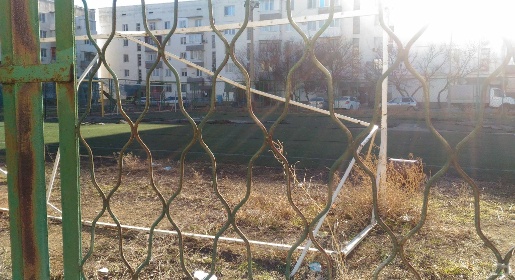Жители Заозерного попросили власти Евпатории восстановить футбольное поле (ФОТО)