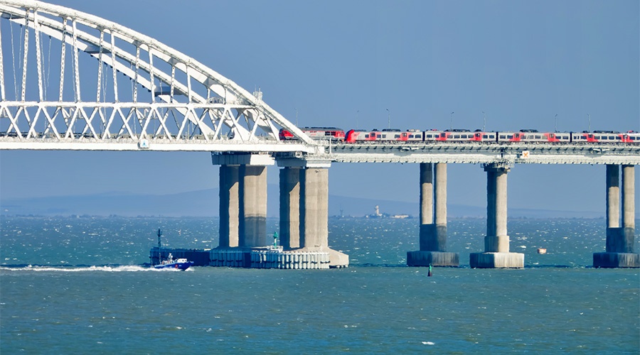 Правительство поручило восстановить железную дорогу на Крымском мосту к декабрю 2023 года