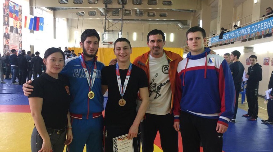 Двое крымчан стали призёрами юниорского первенства ЮФО по греко-римской борьбе