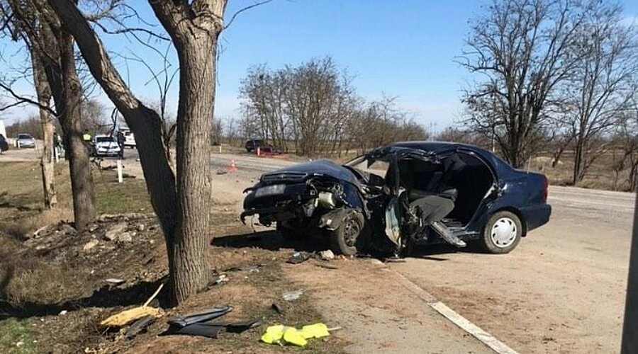 Один человек погиб и один пострадал в лобовом столкновении в Крыму