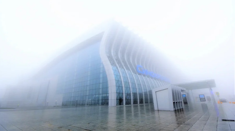 Прибытие 12 самолетов задерживается из-за сильного тумана в Симферополе