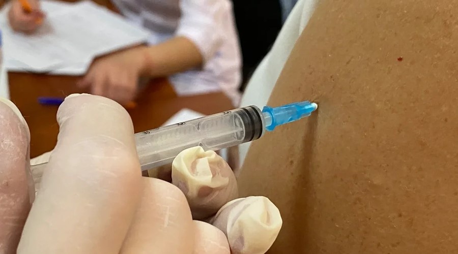 Клинические испытания пятой вакцины от коронавируса разрешили в России