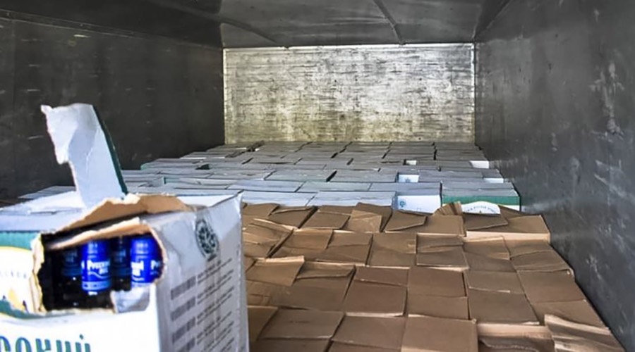 Грузовик с шестью тысячами бутылок контрафактной водки задержали в Крыму
