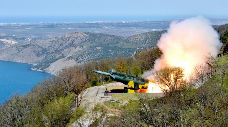 Два противолодочных корабля и береговой комплекс «Утёс» провели ракетные стрельбы в Крыму