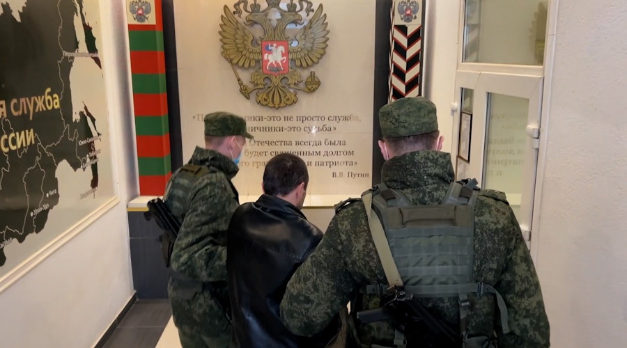 Сотрудники ФСБ задержали пытавшегося бежать в Крым участника украинского нацбата