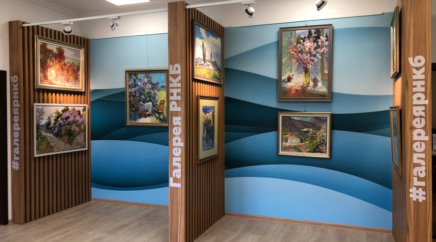РНКБ впервые в Крыму открывает «офисы-галереи» с картинами крымских художников