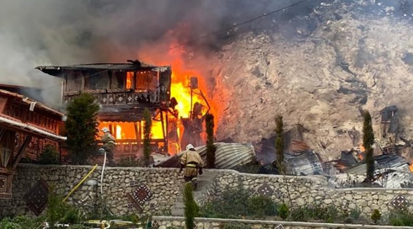 Аксёнов пообещал помочь восстановить скит Святой Анастасии после пожара