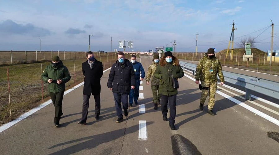 Посол Латвии побывал на границе Украины с Крымом