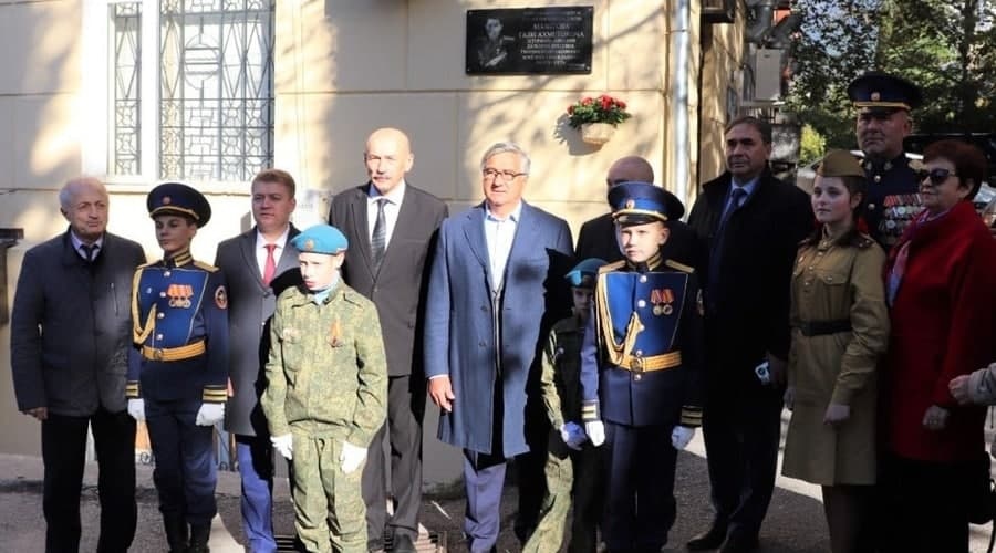 Мемориальная доска Герою Советского Союза Гали Мазитову появилась на улице его имени в Ялте