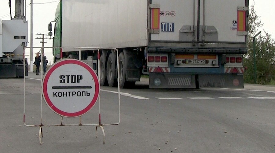 Власти предлагают пломбировать в Ростове грузовики, едущие в Крым через новые регионы
