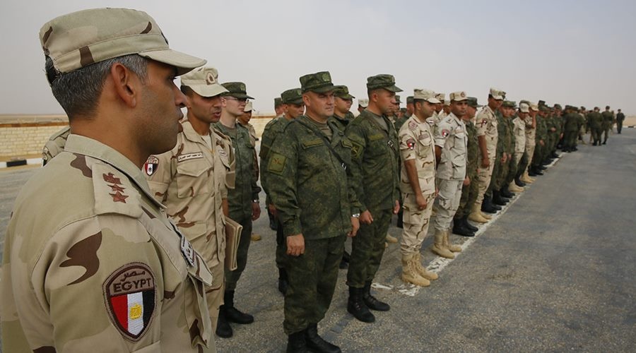 Военные из Крыма участвуют в учениях российских и египетских зенитчиков в африканской пустыне