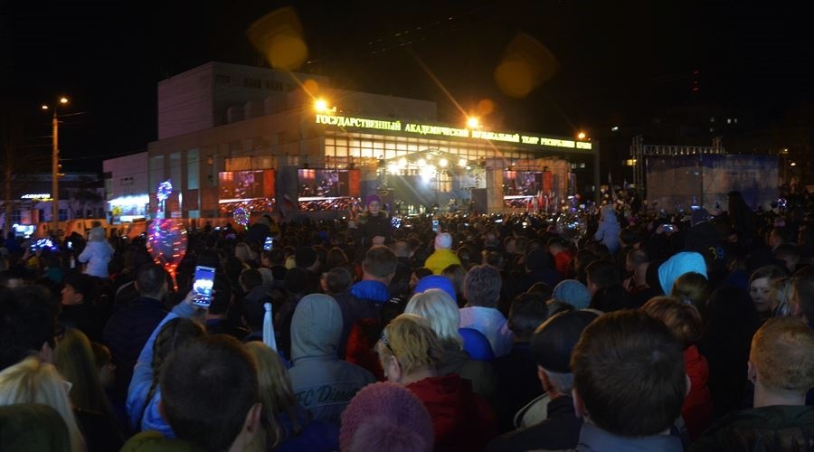 Около 20 кубометров мусора вывезли из центра Симферополя после праздничного концерта 18 марта