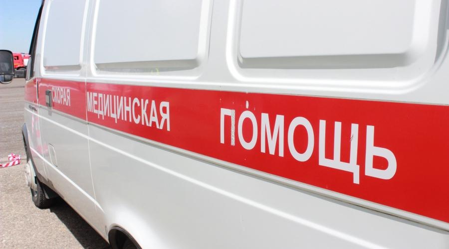 Двое детей и женщина пострадали в Крыму при столкновении легковушки с автобусом