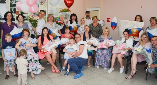 Семеро малышей получили свидетельства о рождении накануне Дня России прямо в Ялтинском роддоме