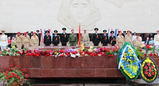 Празднование 73-й годовщины Победы в Ялте началось с митинга на Холме Славы