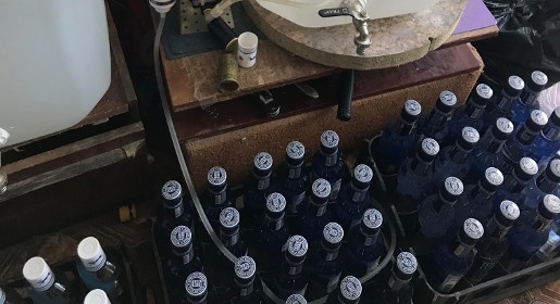 Полицейские обнаружили в Евпатории подпольный цех по производству фальшивой водки