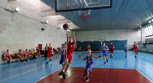 Керчане после четвёртого тура сохранили лидерство в юношеском баскетбольном первенстве Крыма