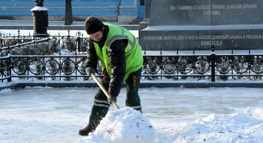 Почти 120 тонн реагента понадобилось на борьбу с последствиями снегопада в Симферополе