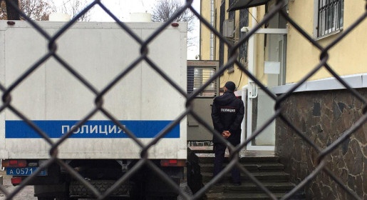 Несколько украинских моряков доставили в суд в Симферополе