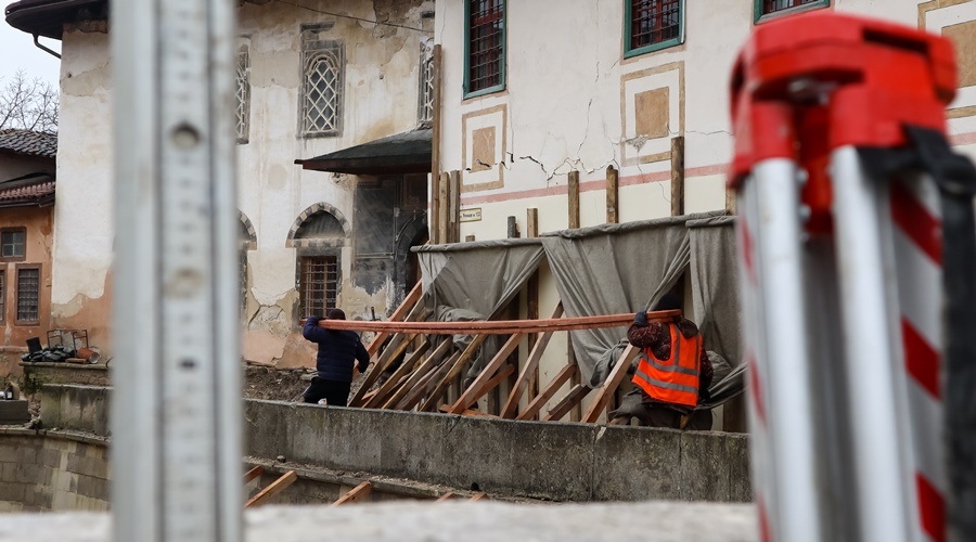 Специалисты назвали возможную причину повреждения здания Ханского дворца в Бахчисарае