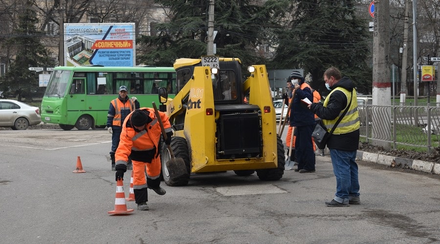 Симферопольские дорожники сообщили о начале межсезонного ремонта