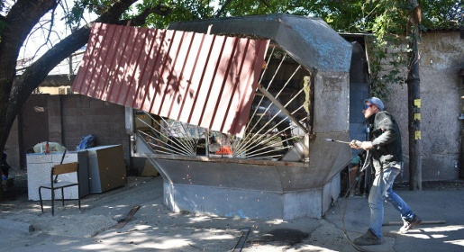 Очередной этап демонтажа незаконных торговых объектов начался в Симферополе