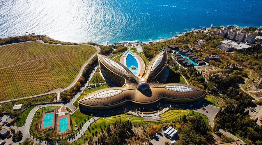 Крупнейший крымский курорт стал первым участником нацпроекта «Производительность труда» в сфере туризма