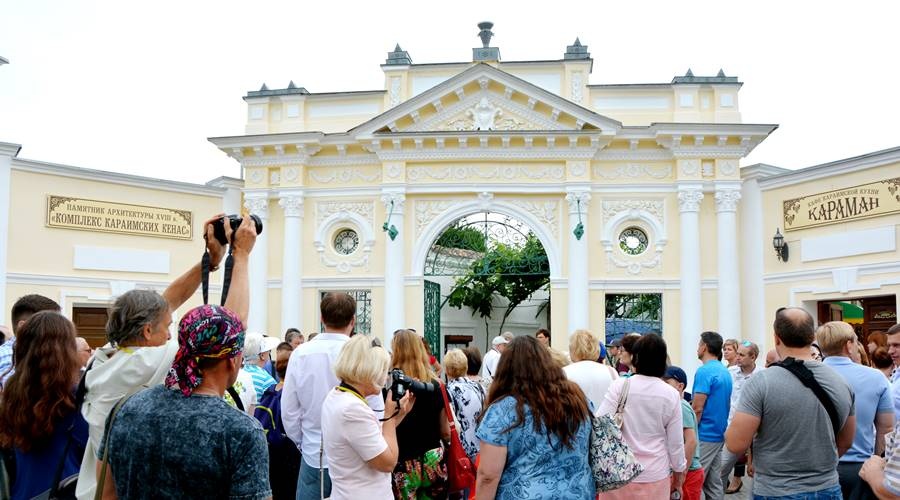 Средняя продолжительность отдыха туристов в Евпатории выросла на пять дней