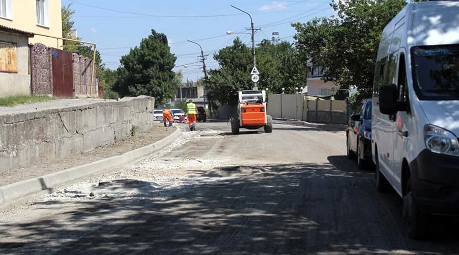 Ремонт одной из улиц Симферополя затянется из-за обнаружения подземных источников