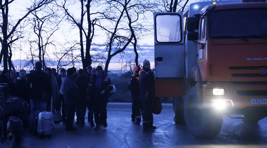 Рабочие покидают площадку строительства Крымского моста