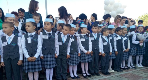 Почти тысяча детей пошли на учебу в новую школу в симферопольском микрорайоне Фонтаны