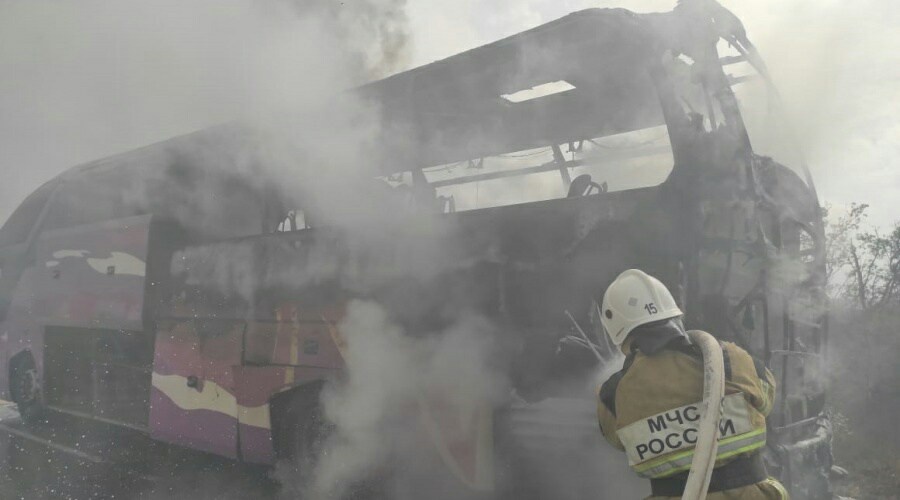 Пассажирский автобус сгорел в Крыму