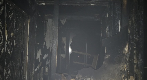 Спасатели эвакуировали 12 человек из горящего дома в Евпатории