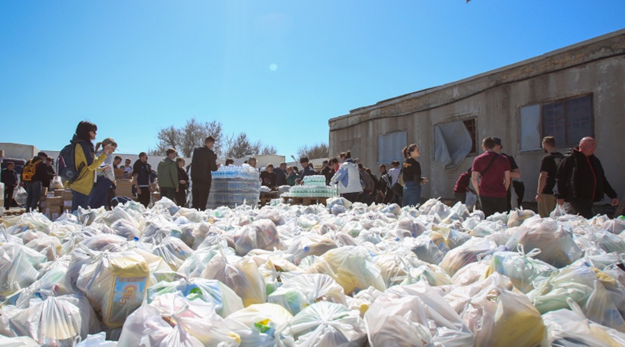 Крымские студенты помогли подготовить к отправке 28 тонн гумпомощи