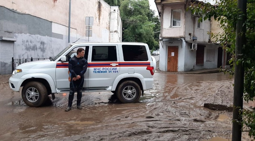 Число пострадавших от непогоды в Ялте увеличилось до 11