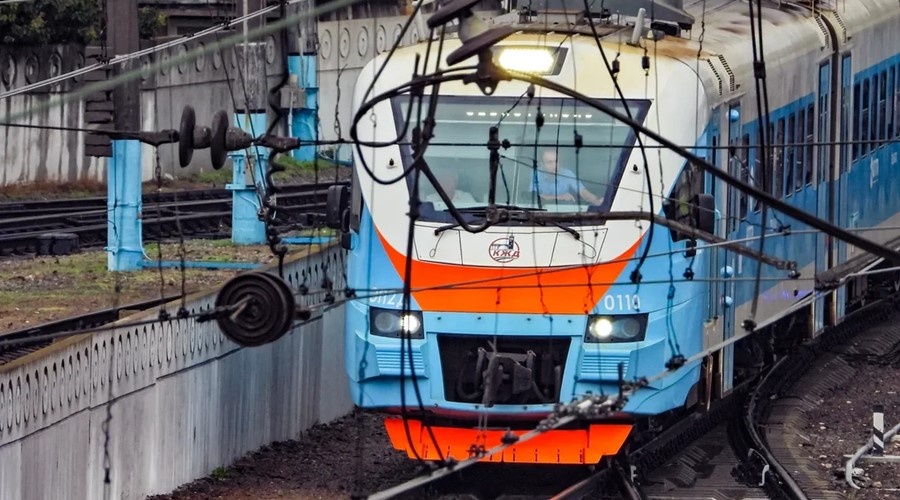 Пассажиропоток в пригородных поездах Крыма вырос в турсезон в полтора раза